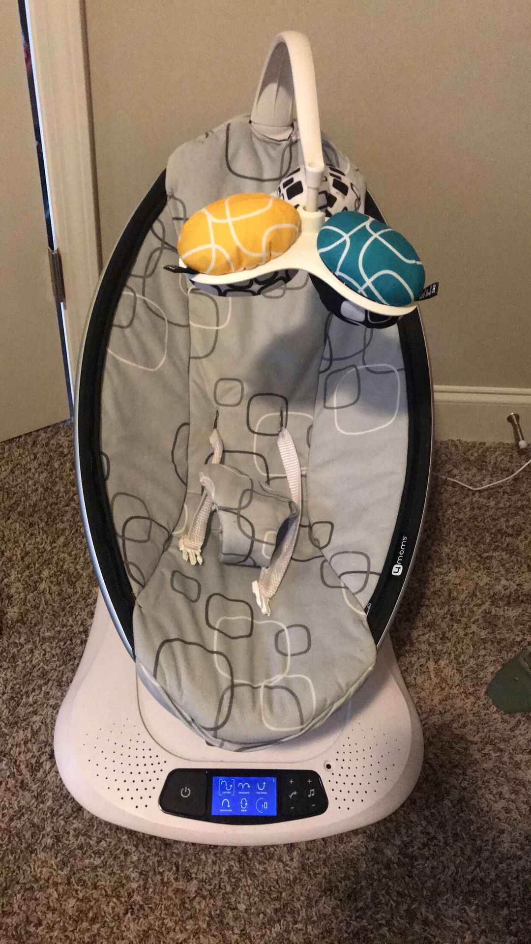 4-moms mamaRoo 4 Bluetooth-Enabled high-tech