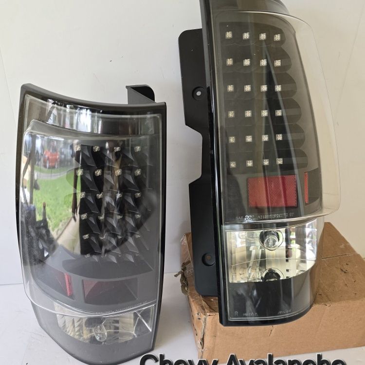 Chevy Avalanche 2007-2012 Tail Lights 