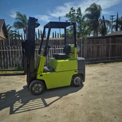 1985 Clark Forklift