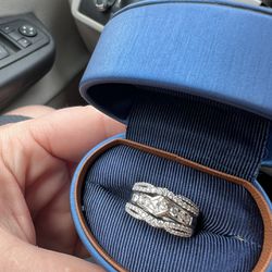 Leo Diamond Wedding ring
