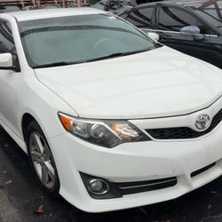 2014 TOYOTA CAMRY SE
