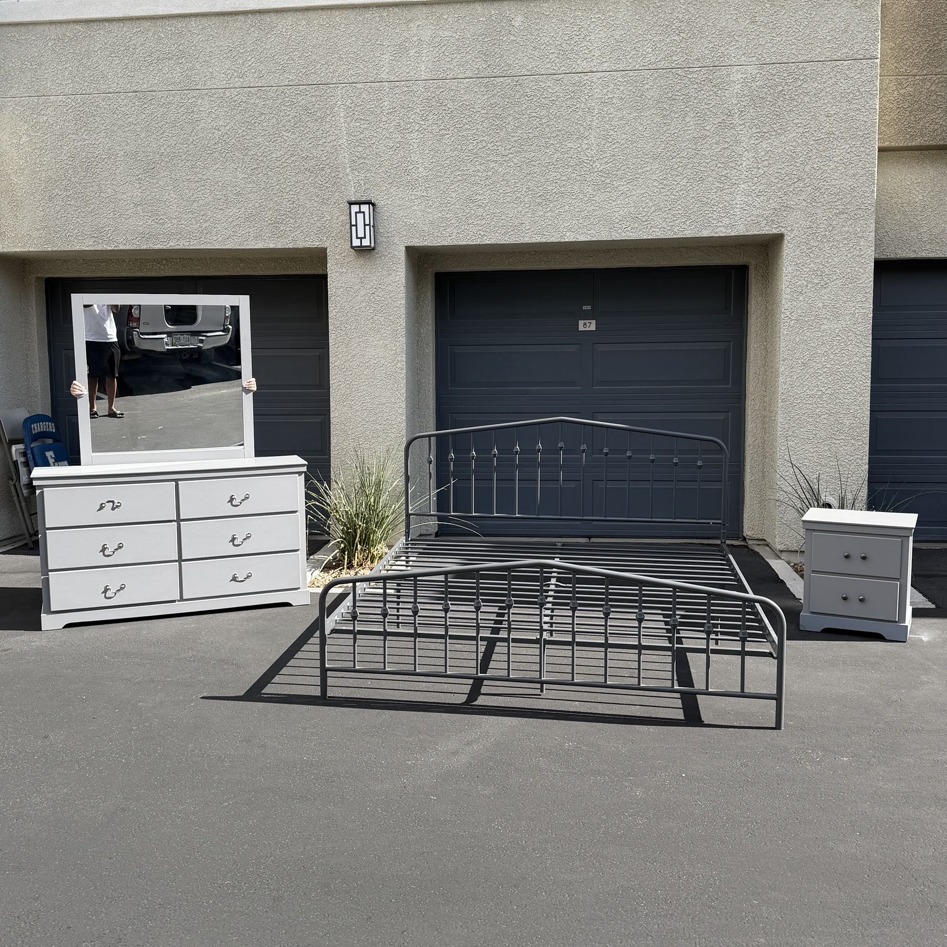 Gray King Size Bedroom Set (Delivery Available)