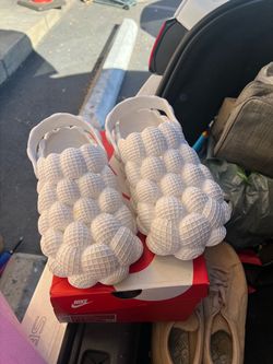Stylish foam slides - Size 10