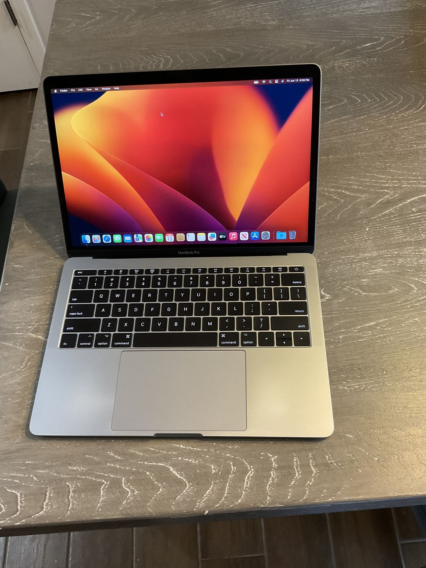 APPLE MACBOOK PRO