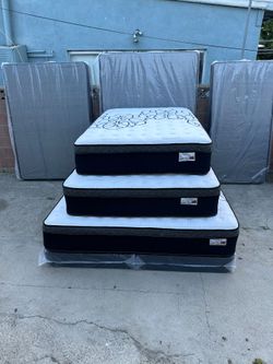 Full Size Mattress Pillow Top 12"     new Mattress in,a plastic sealed