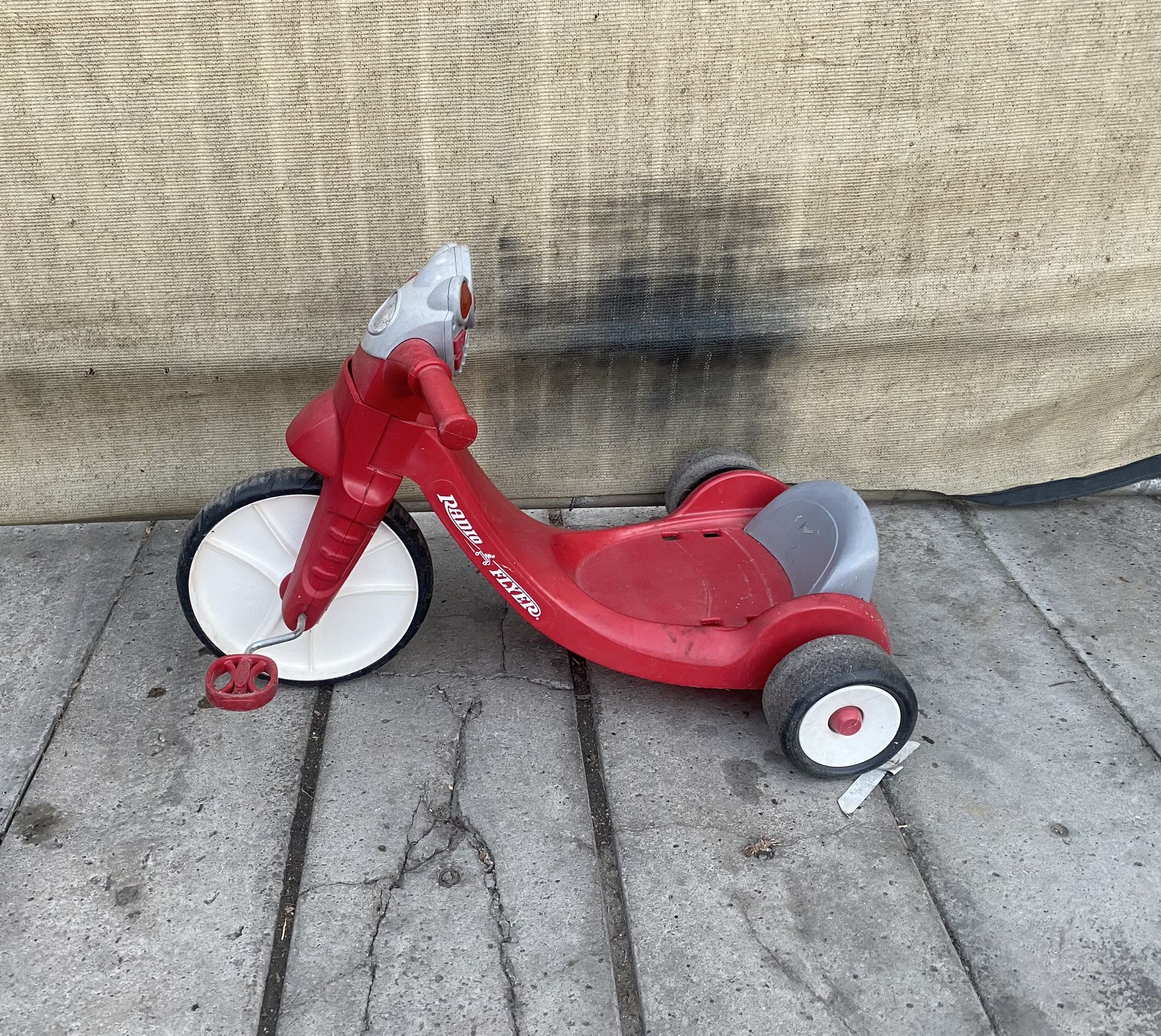 kids tricicle in good condition