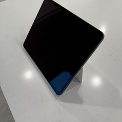 NEW Apple iPad Pro 13-inch (M4) Space Black / 256GB / Wi-Fi + Cellular 