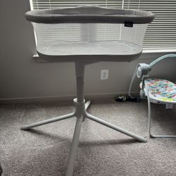 HALO Bassinet Swivel Sleeper (No Mattress)