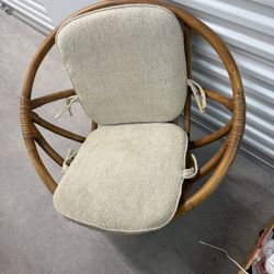 4 Papasan Chairs With One Ottoman
