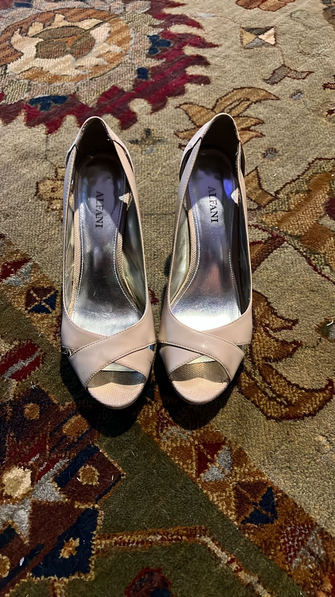 Alfani Nude heels size 6