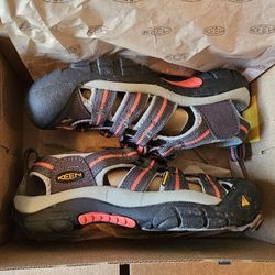 KEEN womens Newport H2 Size 6