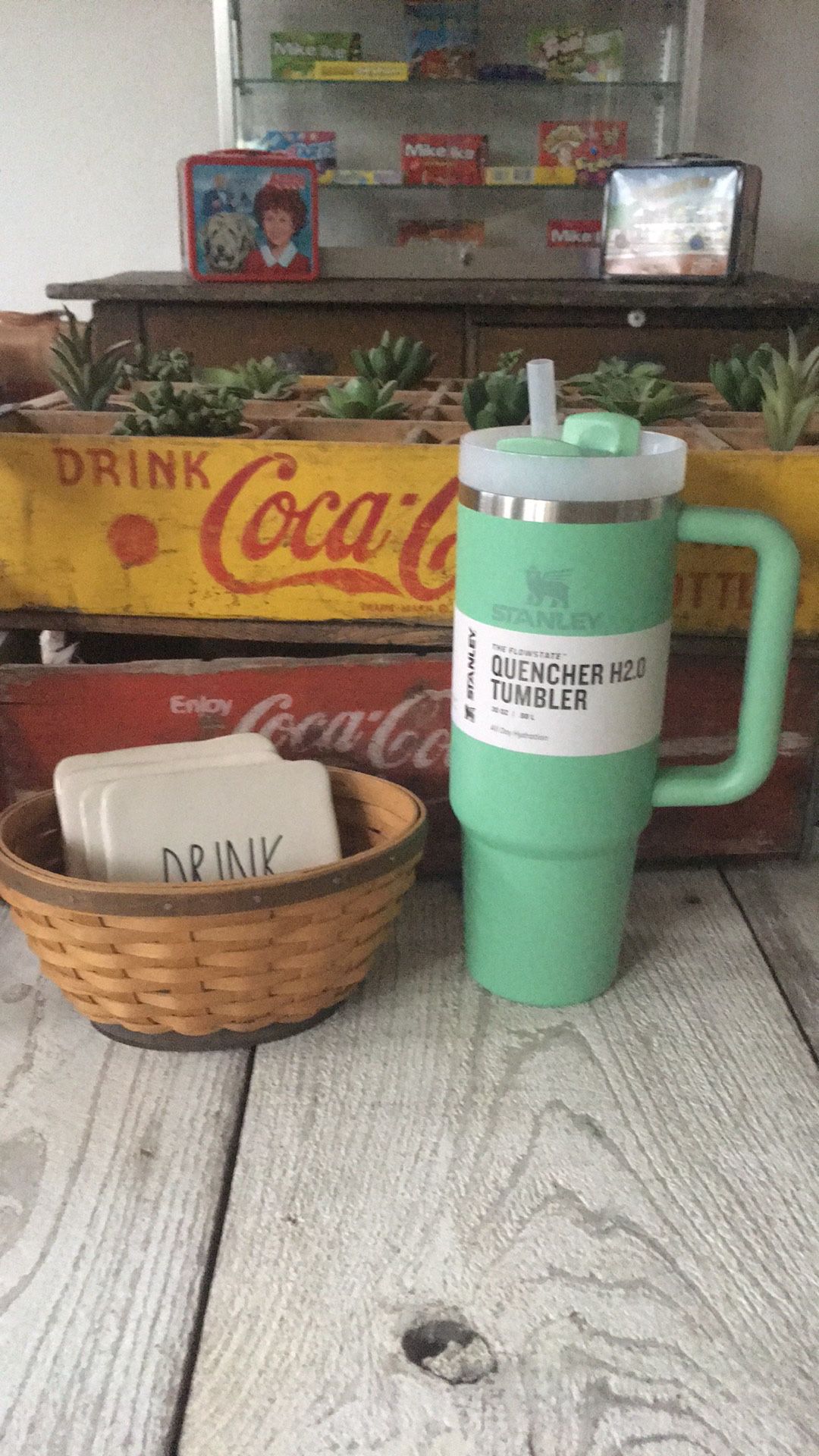 Stanley 30 Ounce Flowstate Quencher H2.0 Tumbler in Jade for Sale in  Gilroy, CA - OfferUp