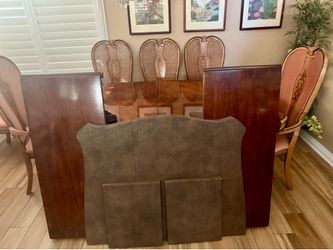 Beautiful Walnut/Pecan Dinning Set