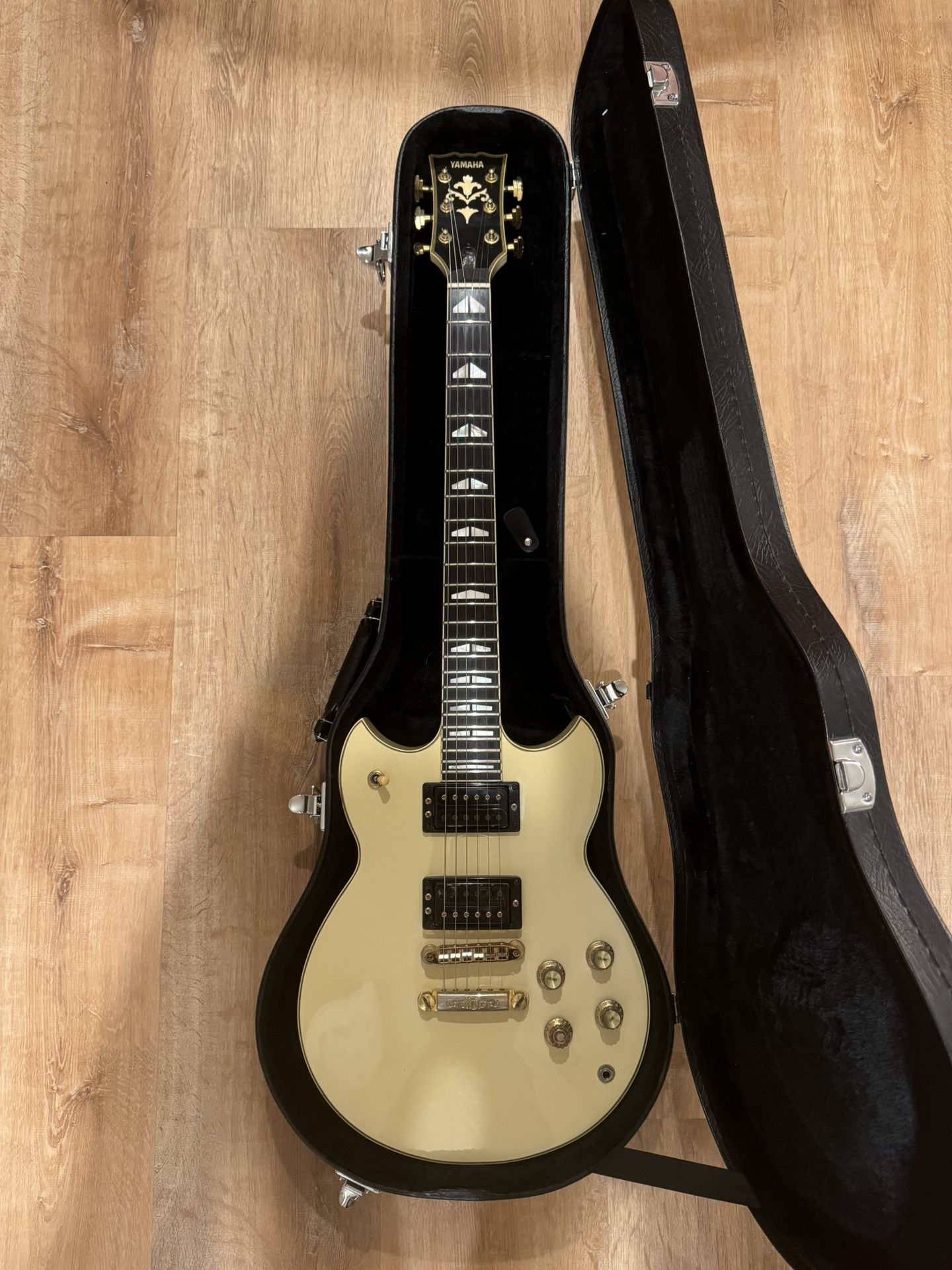 1983 Yamaha SG-1000-24 White