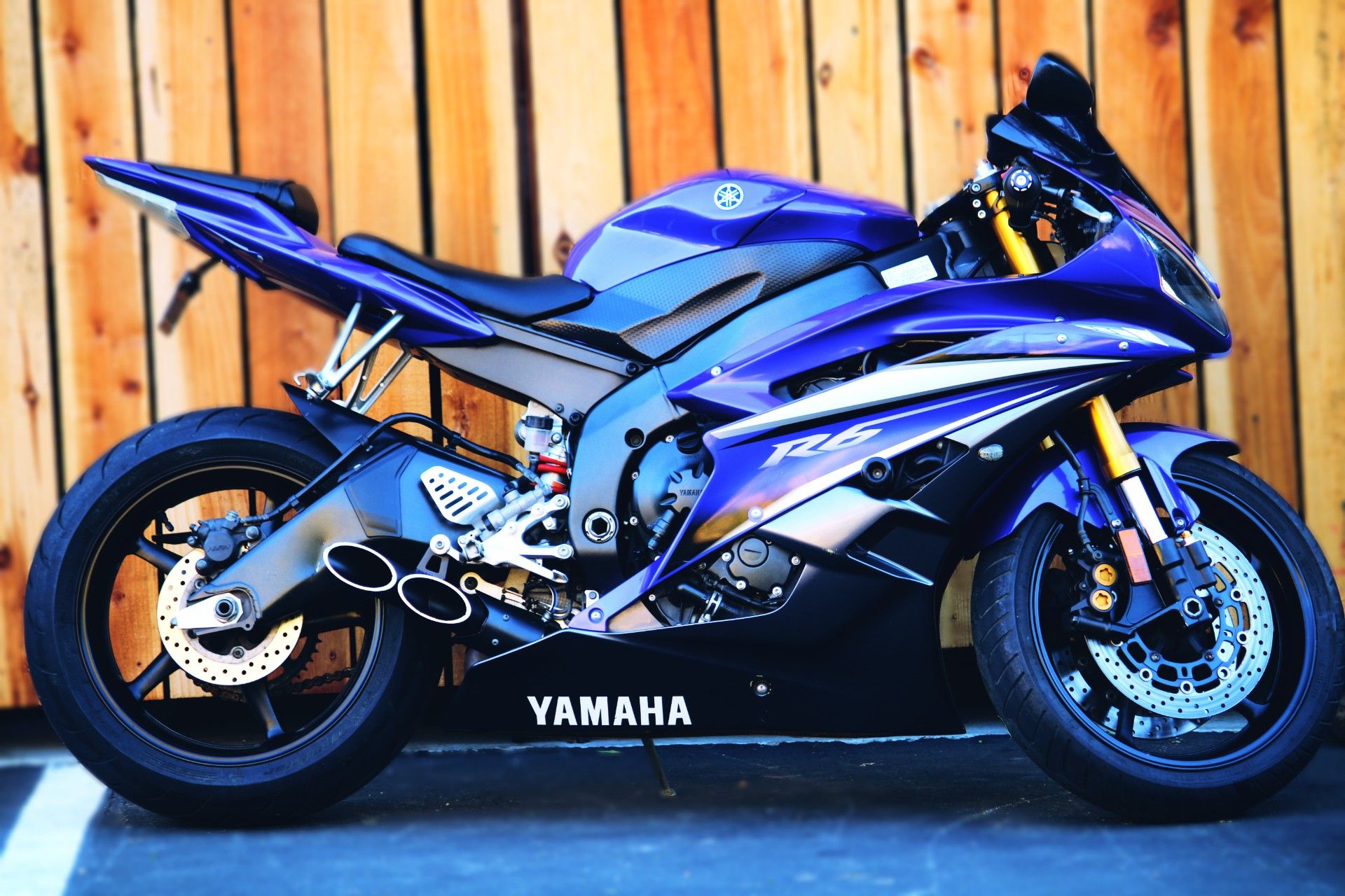 Yamaha r6 2007 LOW MILES!/CLRAN TITLE/ REGISTRATION UP TO DATE. Clean bike!!!!