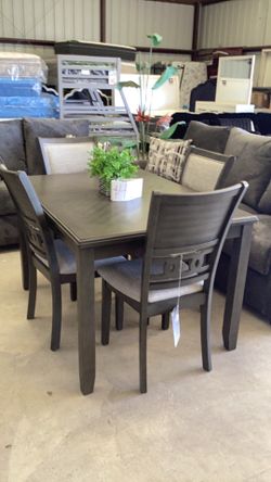 New dining table 37 inchesx 47 inches beautiful color, solid wood ready to deliver