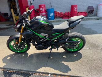 2025 Kawasaki Z900 SE