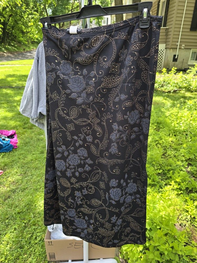 22/24 Plus Size Long Black High Side Slit Skirt With Elegant Glitter Gold