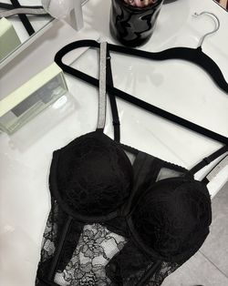 32 B Victoria Secret Top