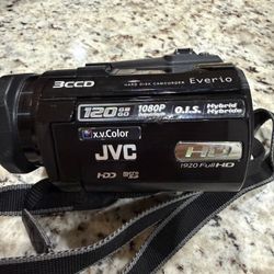 JVC Everio Full HD 1080p Camcorder 120GB HDD – Complete Kit