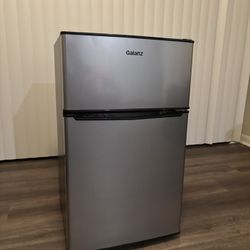 Galanz Mini Fridge 