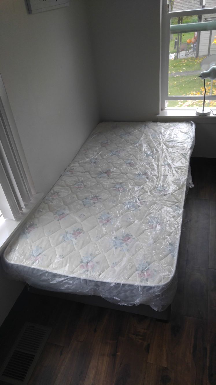 Xl twin mattress with spring box