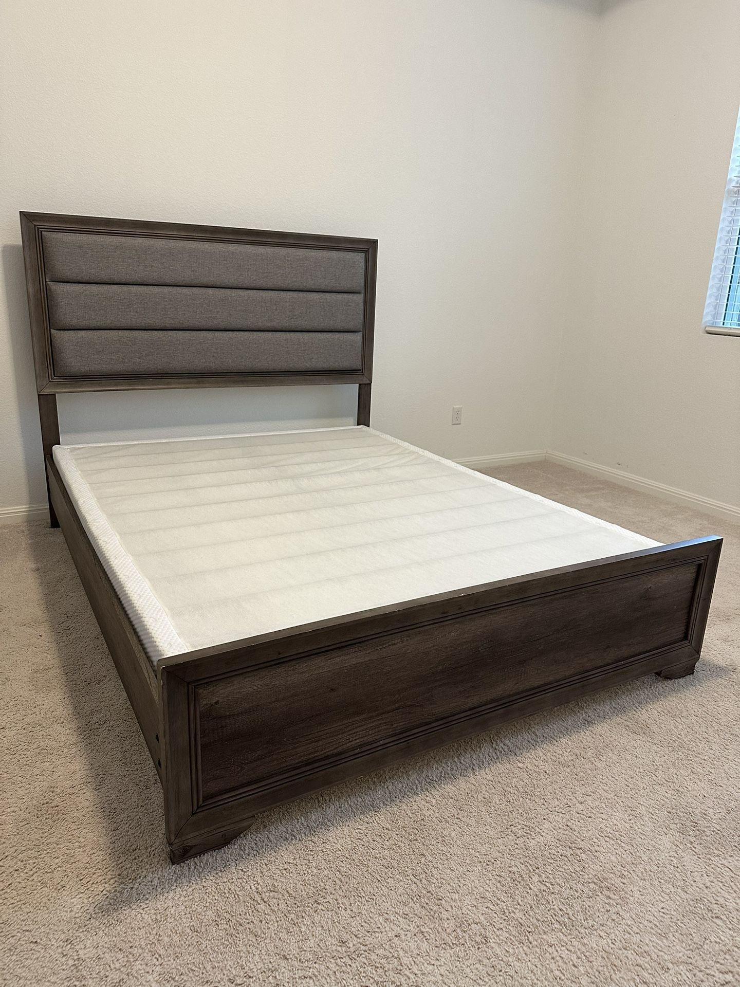 Rooms To Go Queen Bed + Mattress Foundation