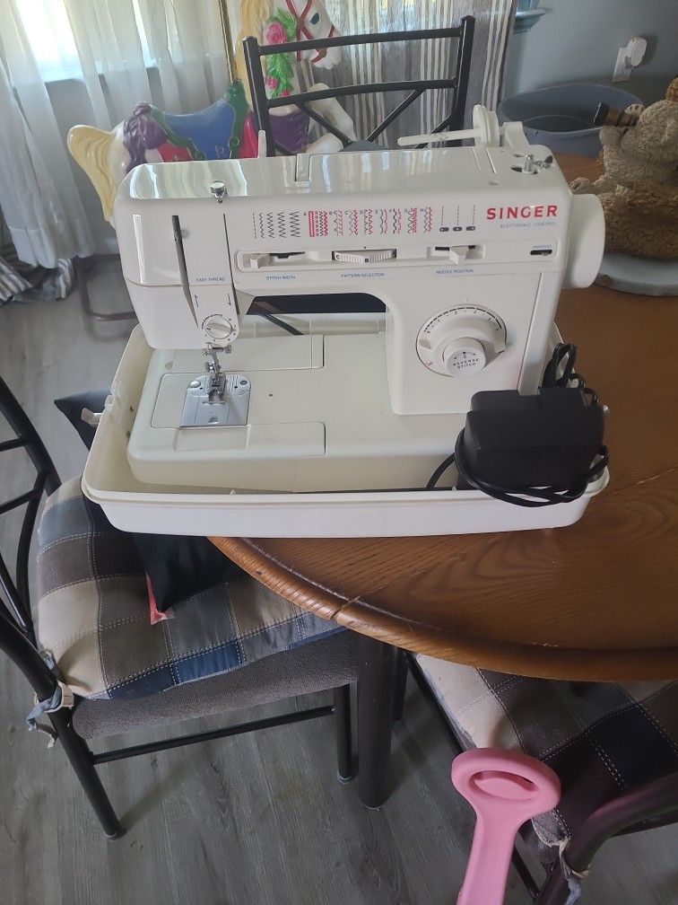 SINGER SAWING MACHINE