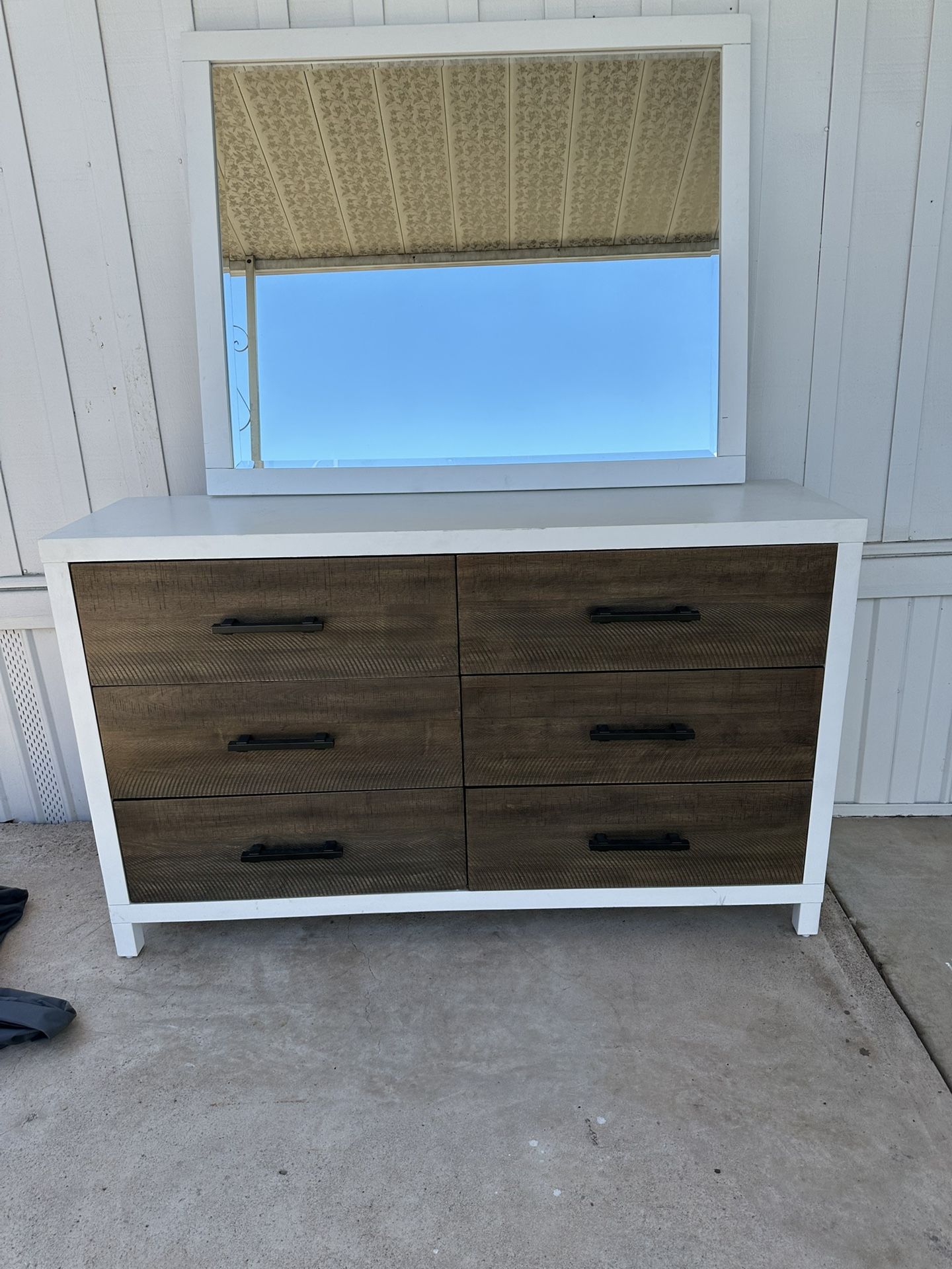 Dresser  New