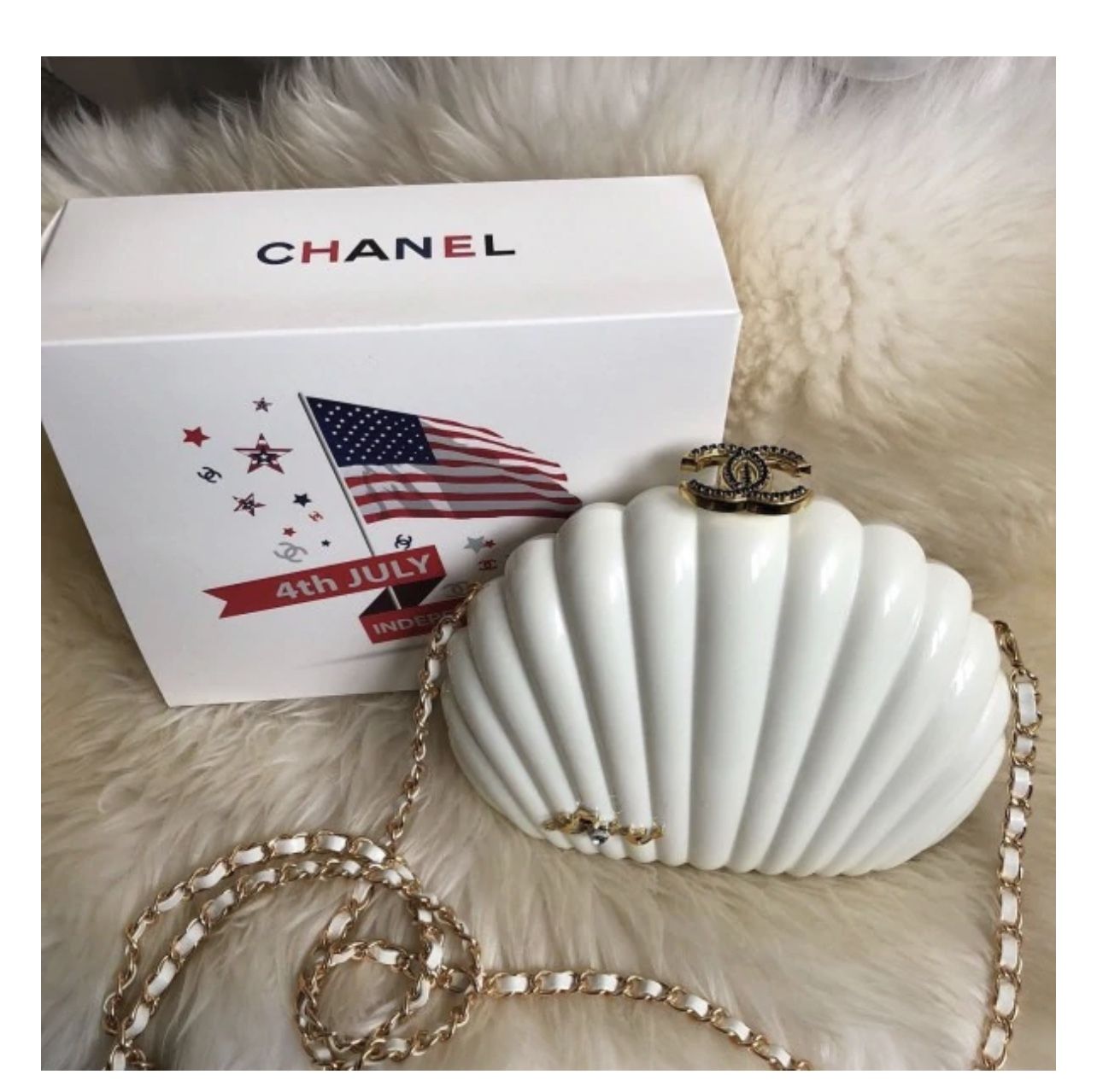 AUTHENTIC HUGE WHITE Cc Chanel Clam Shell Bag Vip Gift Runway Limited  Edition $650.00 - PicClick