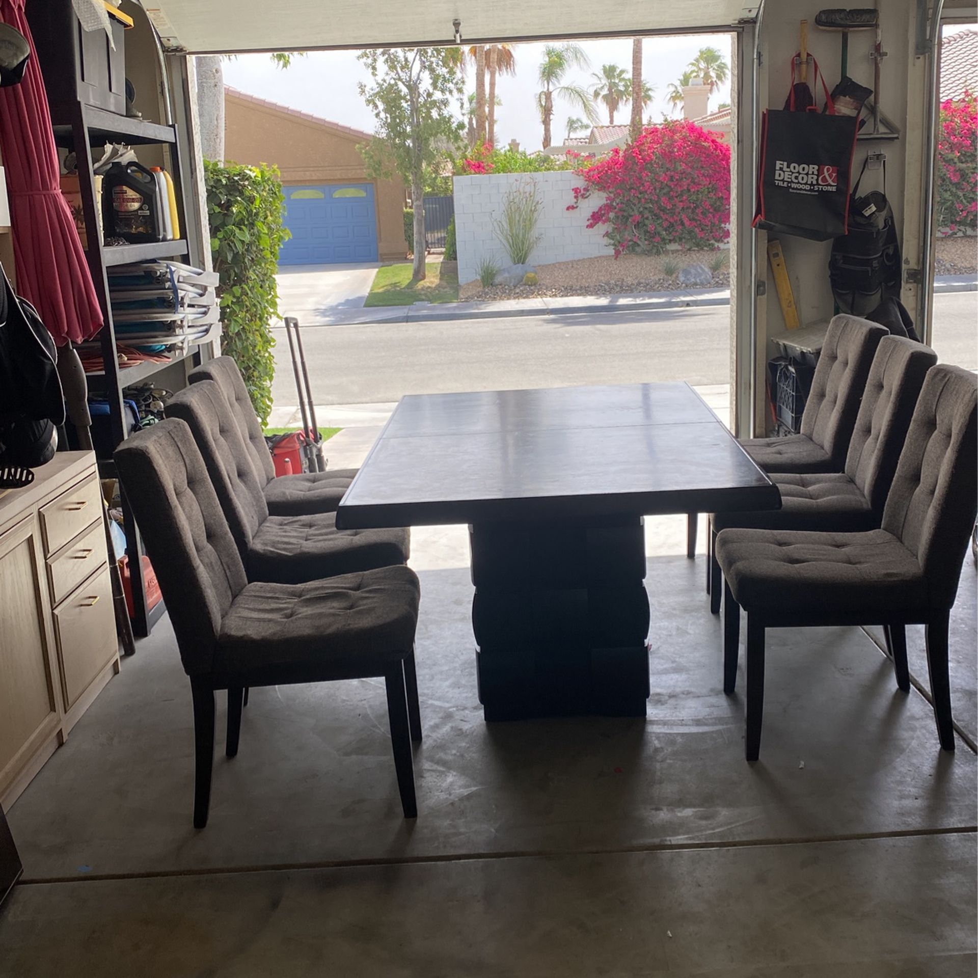 Dining Table With 6 Chairs With Leaf. 