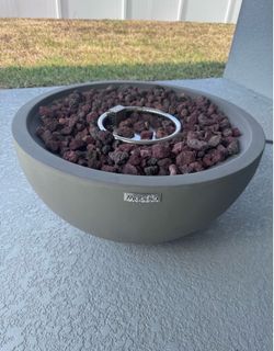 Propane fire pit with lava rocks