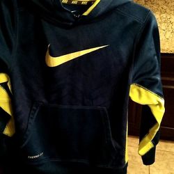 nike jacket /hoodie xs 4/7
