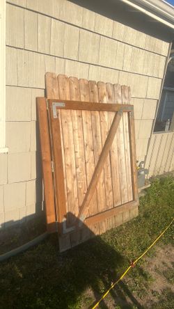 Heavy-Duty Privacy Fence Gate – Ready to Install