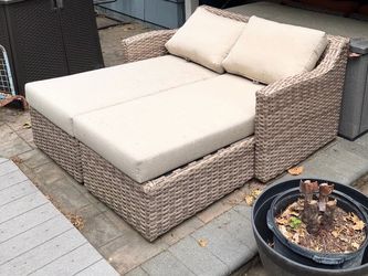 Outdoor lounge