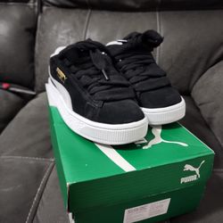 Puma Black Puma White 40$ Only used 3 times