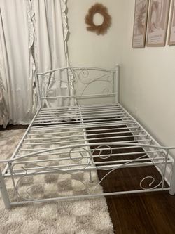 Bed frame- White- Full size