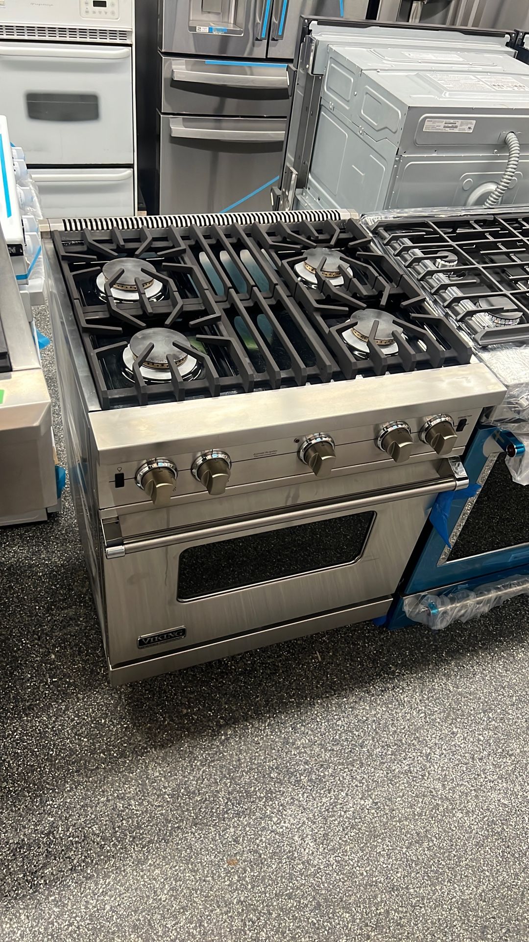 - VIKING - GAS 110V RANGE STOVE OVEN 30” WIDE STOVE STAINLESS 4-BURNER