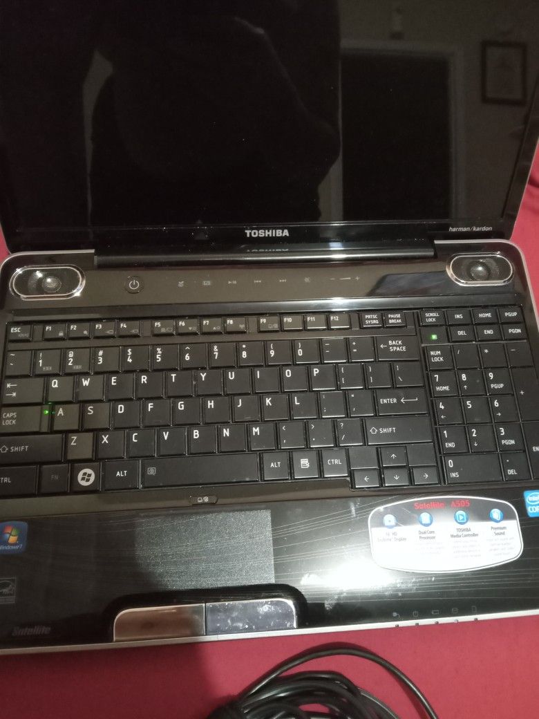 Toshiba Lap Top Upgraded To WINDOWS 10 IN MINT CONDITION SPEAKERS DON'T WORK
