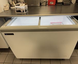 Newer Master-Bilt Display freezer