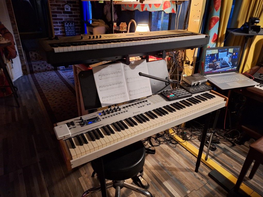 Yamaha MX88 Synthesizer Workstation & Arturia Keylab MK88 MIDI Keyboard Controller