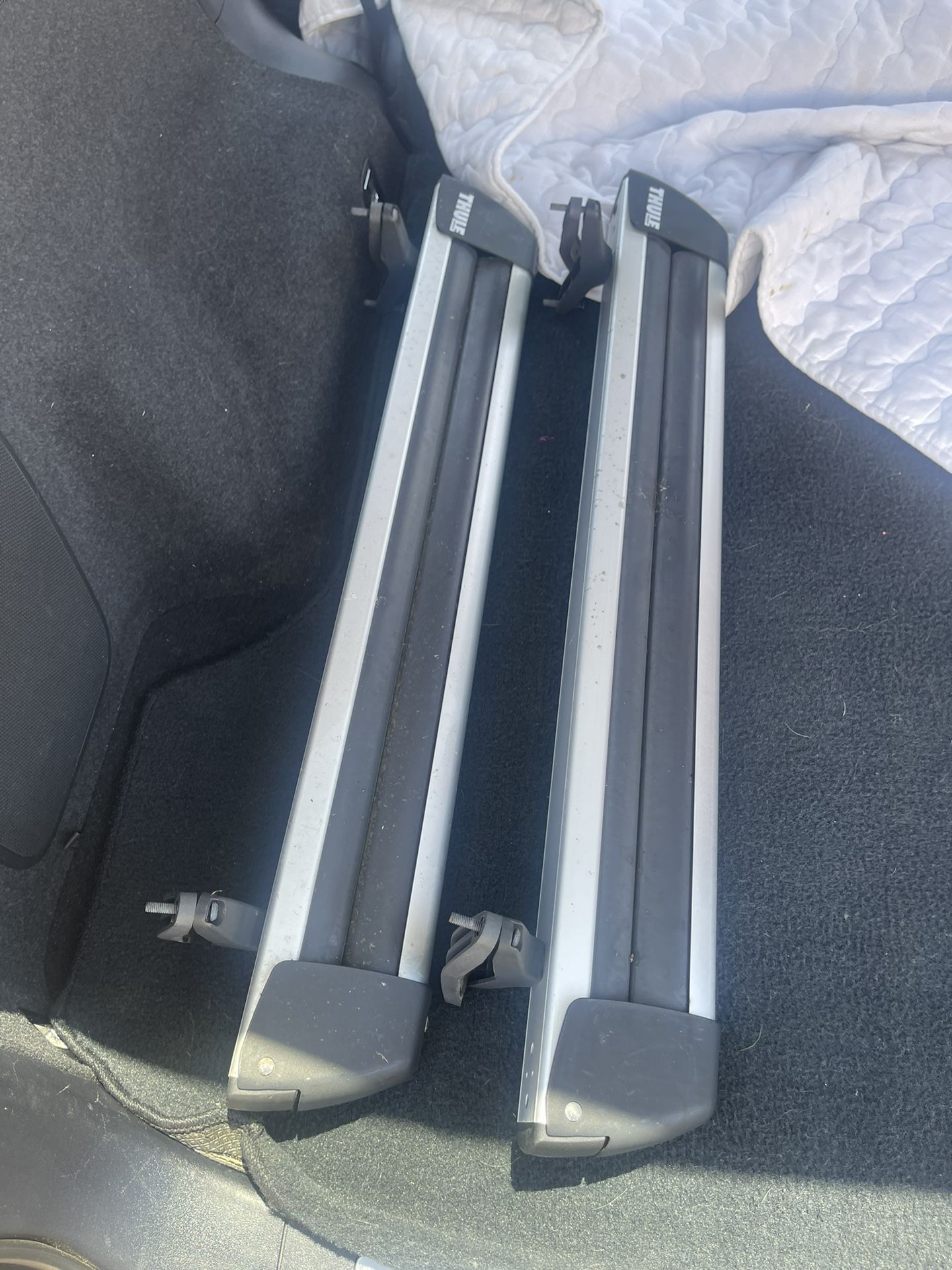 Thule Lexus Ski/ Snowboard Rack