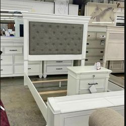 Kanwyn Whitewash Upholstered Storage Bedroom Set 1539