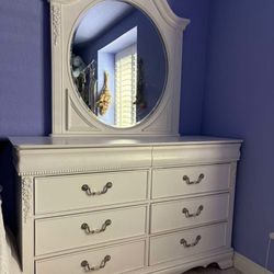 🌹🎁PRECIOUS   CARVED WOOD WHITE COLOR DRESSER/8 DRAWER WITH MIRROR- Ashley Brand 54” x 18” x 33”🌹🎁