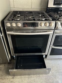 Stove Samsung. With warranty.