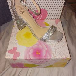 Silver sparkly size 7 high heels