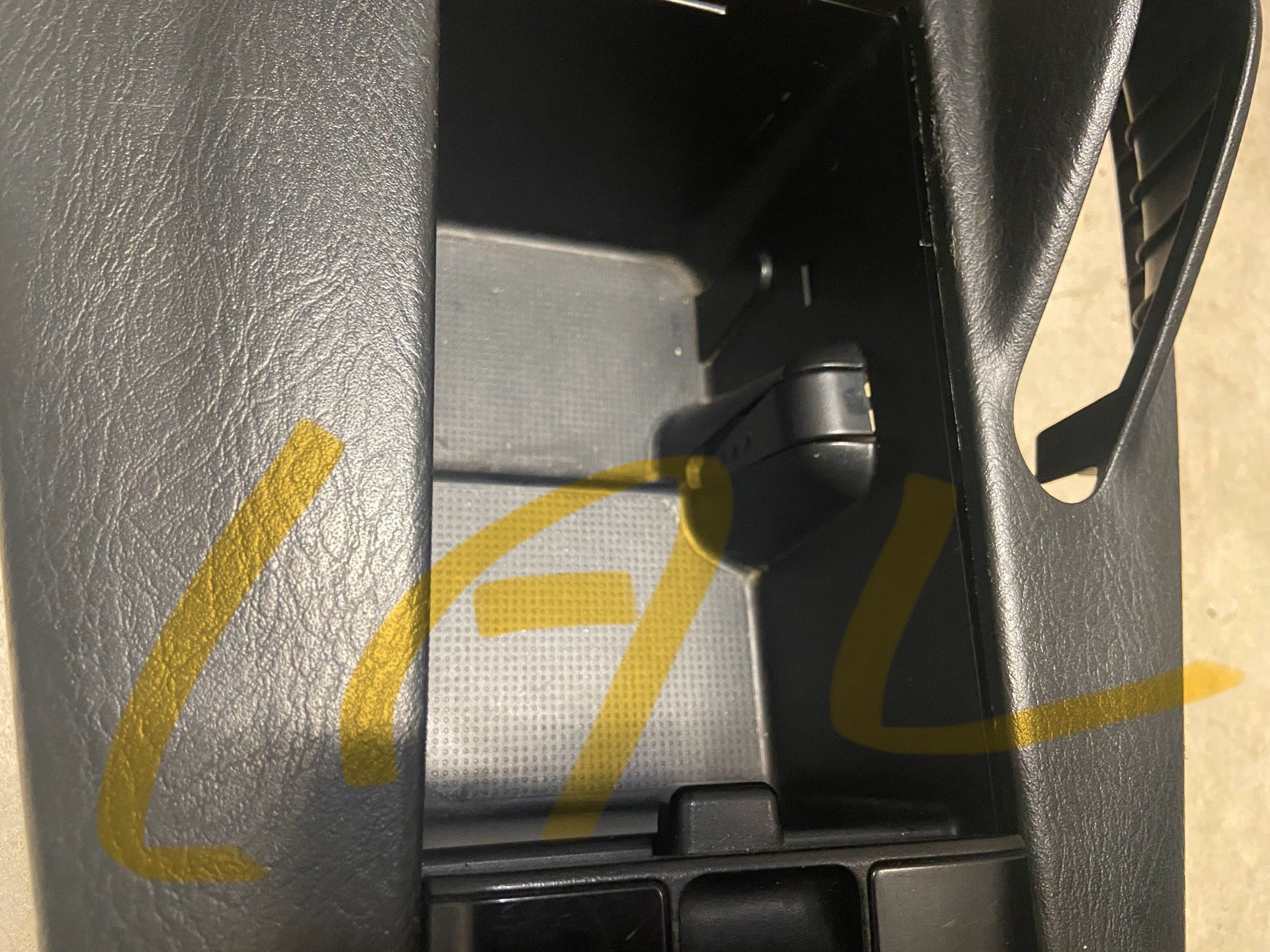 0609 Honda S2000 AP2 AP2V2 Center Console Cup Holder Shifter S2K AP1 for Sale in Chino Hills