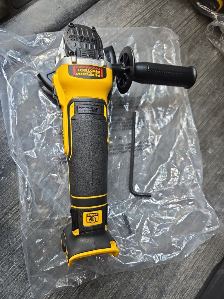DEWALT 20VMAX XR BRUSHLESS 4-1/2"(115MM) GRINDER NEW (TOOL ONLY) PRICE IS FIRM