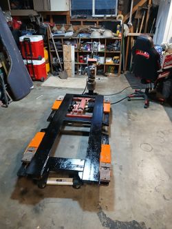 Hydraulic scissor lift
