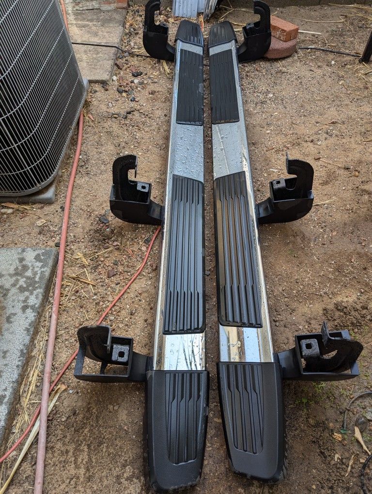 2022 GMC Sierra 2500 OEM Step Bars